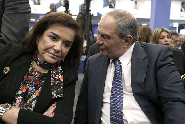 Η ΤΣΟΥΚΝΙΔΑ Μην μας δουλεύεις κ. Καραμανλή…