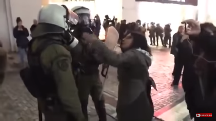 +18 ΒΙΝΤΕΟ Ματατζής βρίζει με άσχημο τρόπο διαδηλώτρια και αυτή αντιδρά | Συλλαλητήριο για την Μακεδονία