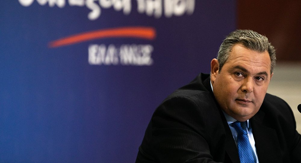 Καμμένος: «Θα γίνει πόλεμος αν διαλύσει ο Τσίπρας την ΚΟ των ΑΝΕΛ – Δεν θα κάνουν παρέλαση»