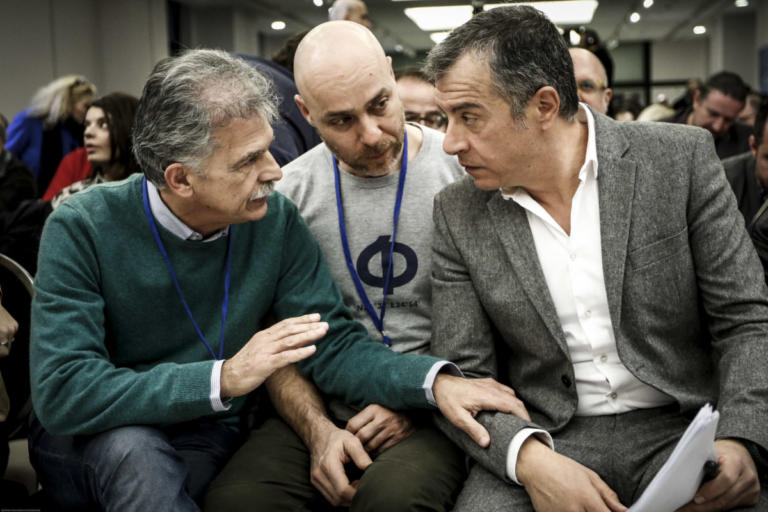 Τελεσίγραφο Θεοδωράκη στον Δανέλλη: Απάντησέ μου μέχρι το βράδυ αν στηρίζεις την κυβέρνηση