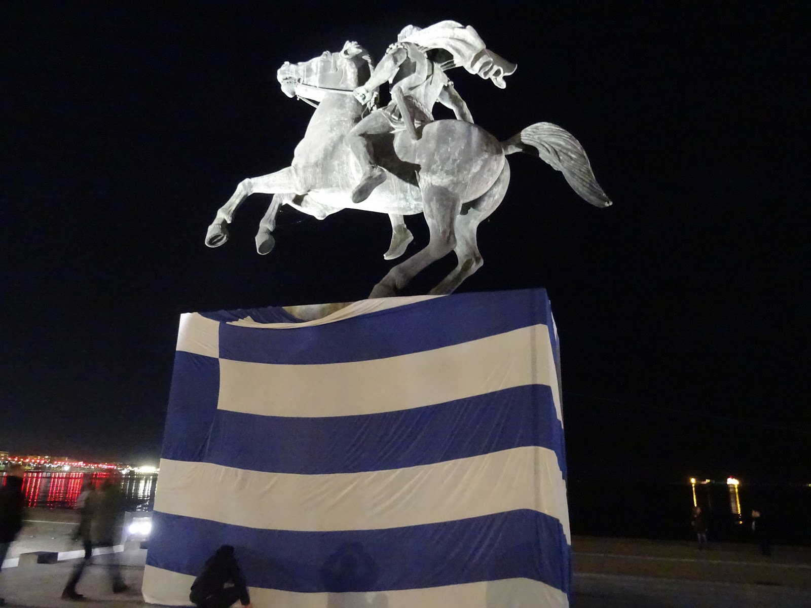 Η ΜΑΚΕΔΟΝΙΑ ΣΤΙΣ ΦΛΟΓΕΣ !