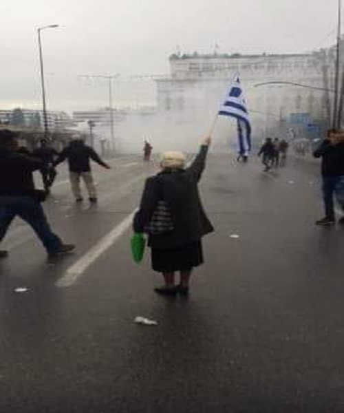 ΕΠΗΛΘΕ Η ΣΥΝΑΔΕΛΦΩΣΗ ΜΕ ΤΑ ΜΑΤ! ΤΟ 42% ΤΩΝ ΑΚΡΟΑΡΙΣΤΕΡΩΝ ΔΙΚΑΙΟΛΟΓΕΙ ΤΗΝ ΑΣΤΥΝΟΜΙΚΗ ΒΙΑ ΚΑΤΑ ΤΟΥ ΕΧΘΡΟΥ-ΛΑΟΥ