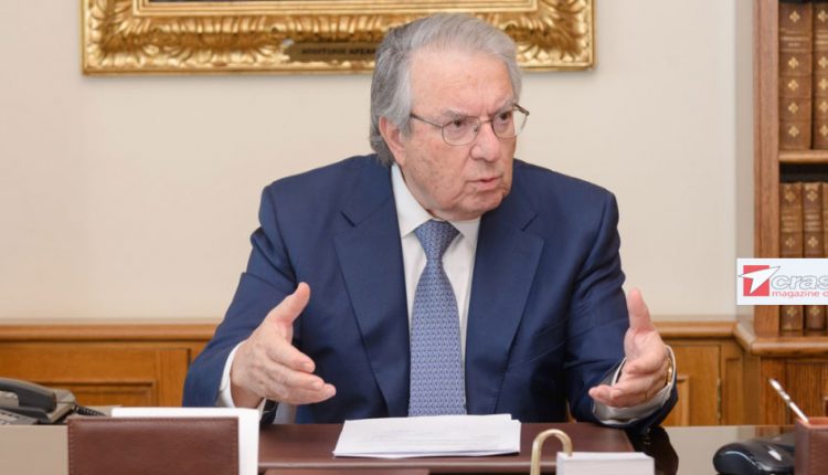 Ο Γ. Μπαμπινιώτης ξεσκεπάζει την Κυβέρνηση: Το μεγάλο ψέμα των Τσίπρα-Κοτζιά -Τι έγινε στην σύνοδο του ΟΗΕ στην Αθήνα του 1977