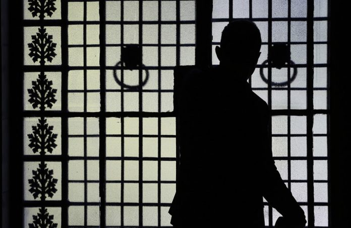 Πρωτοφανής λαθροχειρία από ΣΥΡΙΖΑ- Οι «καλλιτέχνες» υπέρ των «Πρεσπών» είναι μετακλητοί υπαλλήλοι του Μαξίμου (ονόματα)