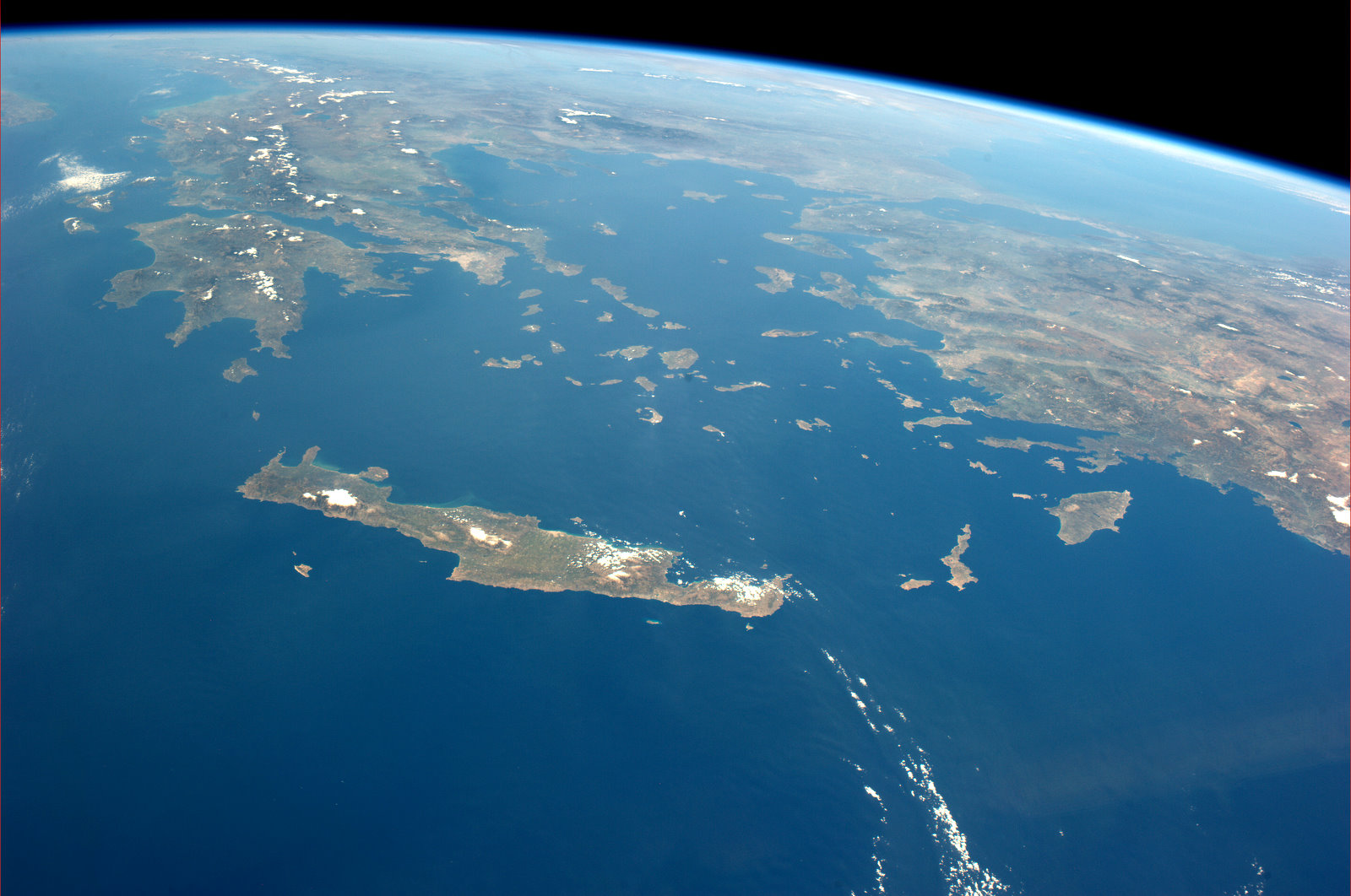 ΣΚΑΚΙ ΓΙΑ ΤΡΕΙΣ…[ΤΙ ΠΑΙΖΕΤΑΙ ΣΤΗΝ ΠΛΑΤΗ ΜΑΣ]