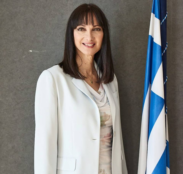 ΚΟΥΝΤΟΥΡΑ! Το Ελενάκι πούλησε ακριβά το τομάρι της…