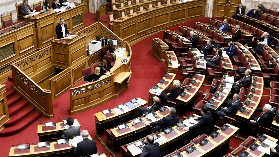 Οργή για το άρον-άρον ξεπούλημα της Μακεδονίας