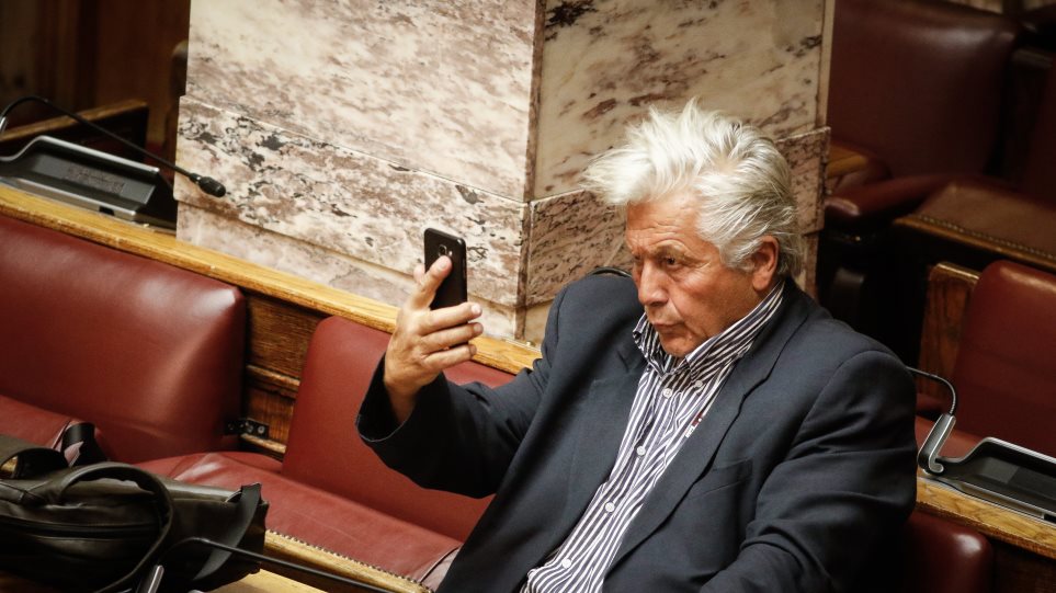 Παπαχριστόπουλος: Αύριο παραδίδω την έδρα μου