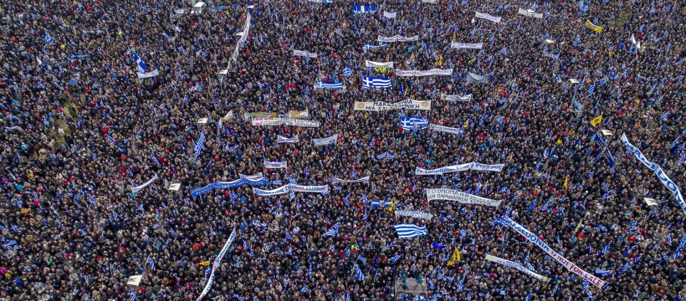 «Ελληνες ξεσηκωθείτε»: Το σκίτσο που «γκρέμισε» το ίντερνετ – «Επί ποδός πολέμου» όλη η χώρα για την Μακεδονία