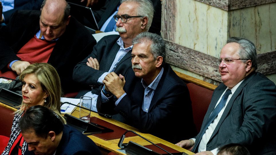 Πήρε 151 ψήφους η κυβέρνηση-«κουρελού» και συνεχίζει