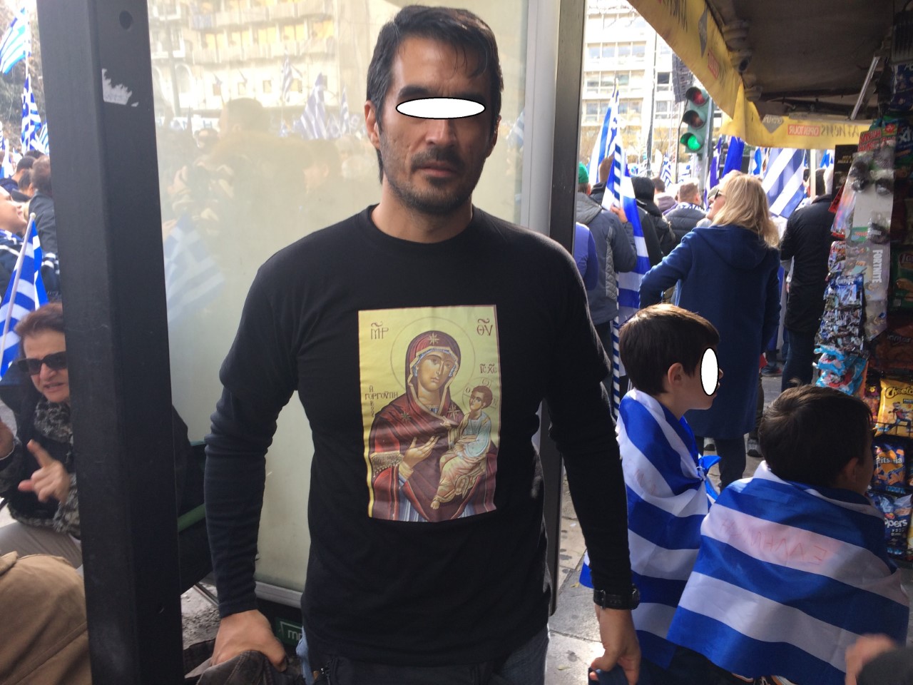 ΔΡ.Κ. ΒΑΡΔΑΚΑΣ Να γιατί δεν θα μας αφήσει η ΠΑΝΑΓΙΑ τούτες τις στιγμές. Έβαλε την ΕΙΚΟΝΑ ΤΗΣ στην καρδιά του, πήρε τα παιδάκια του και κατέβηκε στο συλλαλητήριο.