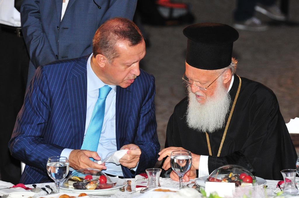 ΑΠΟΣΤΟΛΟΥ : Ο ΠΑΤΡΙΑΡΧΗΣ ΤΩΝ ΣΚΑΝΔΑΛΩΝ ΚΑΙ ΤΗΣ ΕΚΛΟΓΗΣ ΜΟΥΦΤΗΔΩΝ ΣΤΗ ΘΡΑΚΗ ΜΑΣ