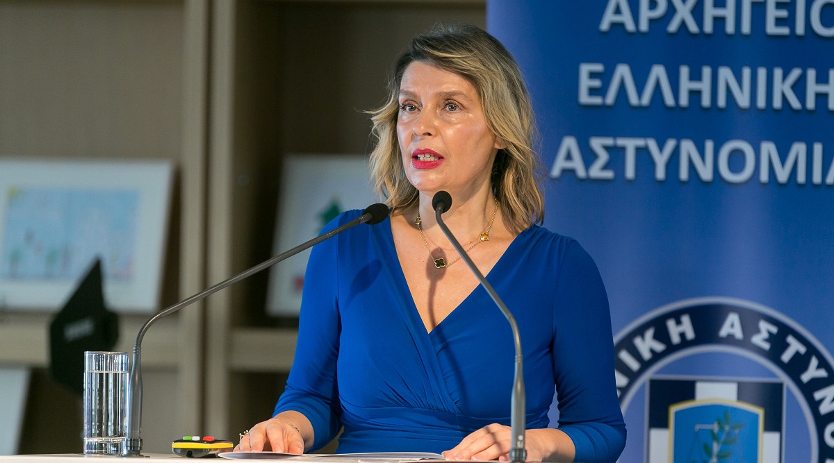 Ο. Υ. Α. Κ. Παπακώστα , εάν ψηφίσεις τη συμφωνία των Πρεσπών ,παραιτήσου .Η αστυνομία θα σου «γυρίσει την πλάτη» για πάντα .