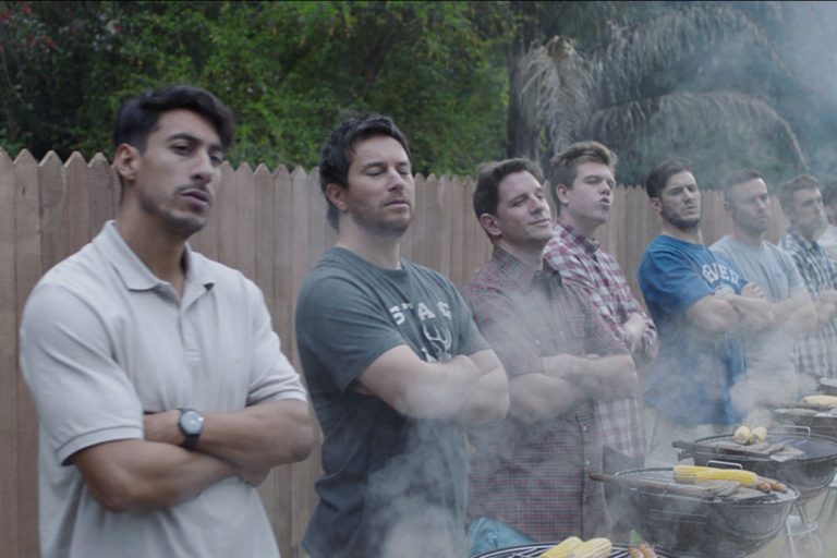 Η Gillette γίνεται πολιτικά ορθή και προτρέπει τους άντρες στη νέα της διαφήμιση να ξυρίσουν την ”τοξική αρρενωπότητα” (video)