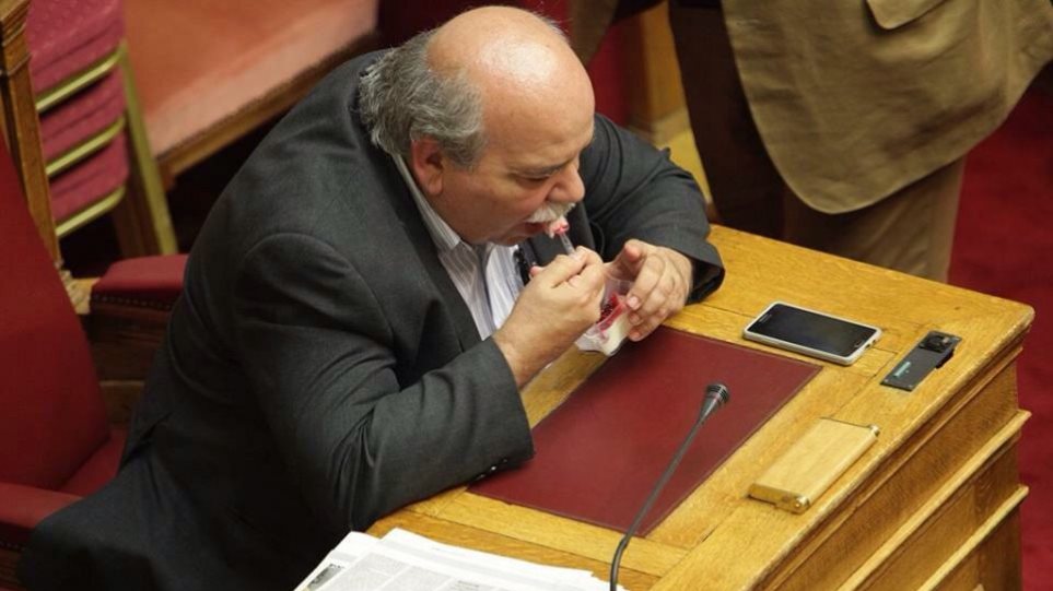 Ο. Υ. Α. Να κατατεθεί μομφή κατά του Προέδρου της Βουλής κατά το άρθρο 150 τΚβ , για τον εξής λόγο .