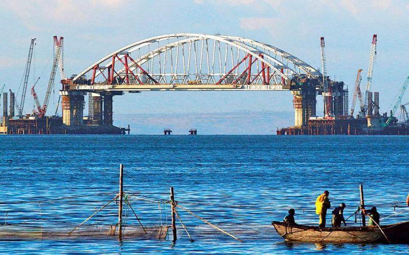 Οι Ρώσοι «χτυπούν» στα Σκόπια και οι Αμερικανοί στην Κριμαία