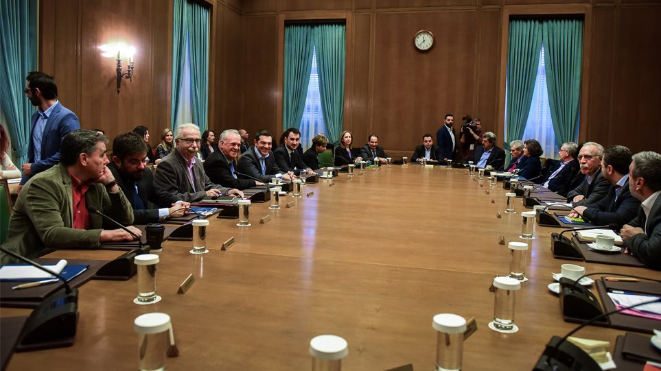 Το ριψοκίνδυνα σενάριο για κυβέρνηση μειοψηφίας με αφορμή το Σκοπιανό
