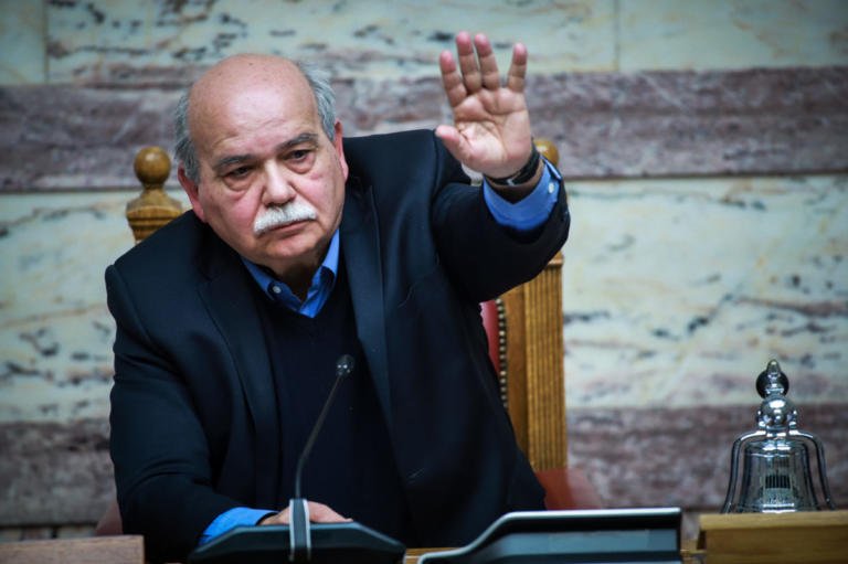 Πανικός Βούτση – Δεν «βγαίνουν τα κουκιά» στην επιτροπή για τις Πρέσπες