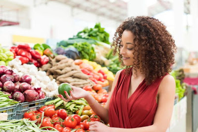 woman-at-grocery-store-with-healthy-foods-fruits-and-vegetables