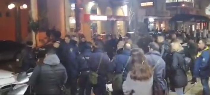Άγρια γιουχαίσματα σε υποψήφιο Συριζαίο δήμαρχο ΒΙΝΤΕΟ