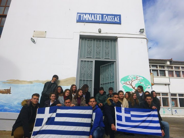 ΟΙ ΜΑΘΗΤΕΣ ΓΥΜΝΑΣΙΟΥ – ΛΥΚΕΙΟΥ ΤΗΣ ΓΛΩΣΣΑΣ ΣΚΟΠΕΛΟΥ ΔΙΝΟΥΝ ΤΗΝ ΔΙΚΗ ΤΟΥΣ ΑΠΑΝΤΗΣΗ ΣΤΟΥΣ ΠΡΟΔΟΤΕΣ ΤΩΝ ΠΡΕΣΠΩΝ!