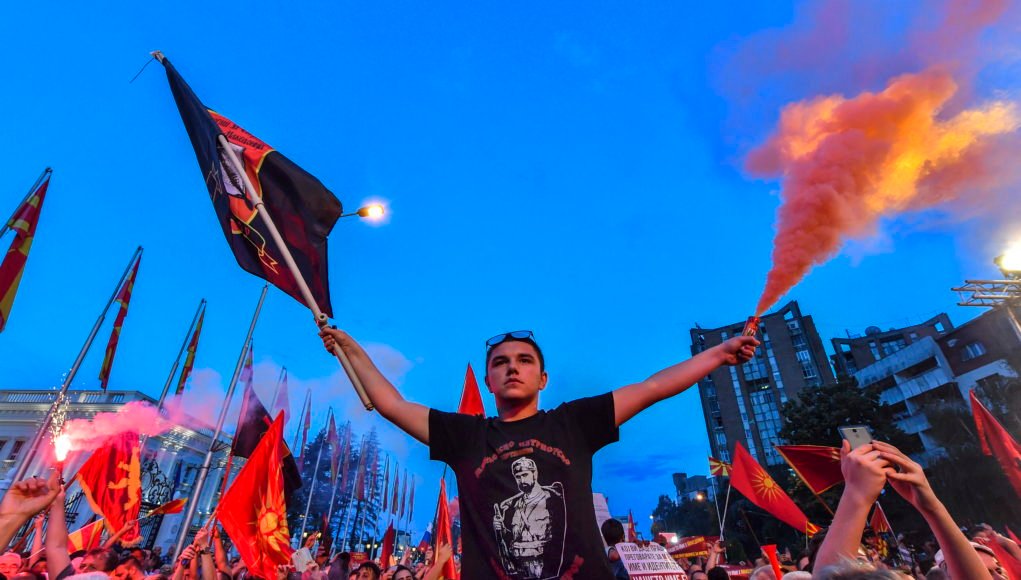 Εθνοτικός διχασμός στα Σκόπια – Οι μισοί Σκοπιανοί κατά των «Πρεσπών» – Κλίμα σύγκρουσης στο κρατίδιο