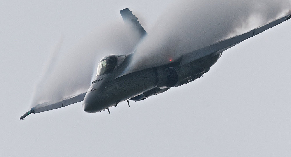 Αμερικανικό F/A-18 πιάστηκε στο φακό βαμμένο ως ρωσικό SU-30 (Φωτογραφίες)