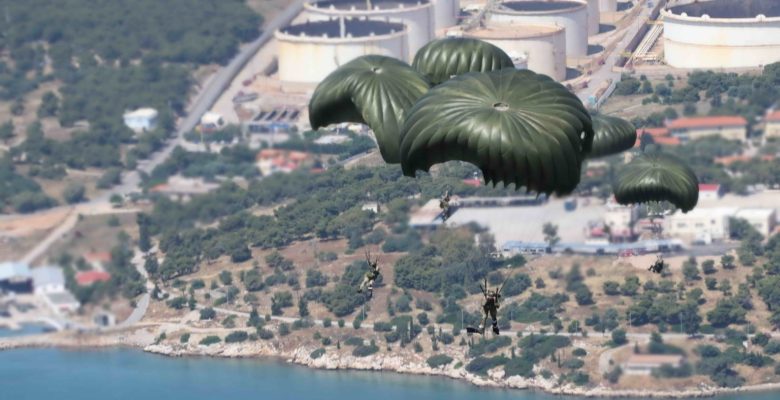 O Θάνατος έρχεται από ψηλά …Έτοιμοι οι νέοι Αλεξιπτωτιστές του Στρατού μας