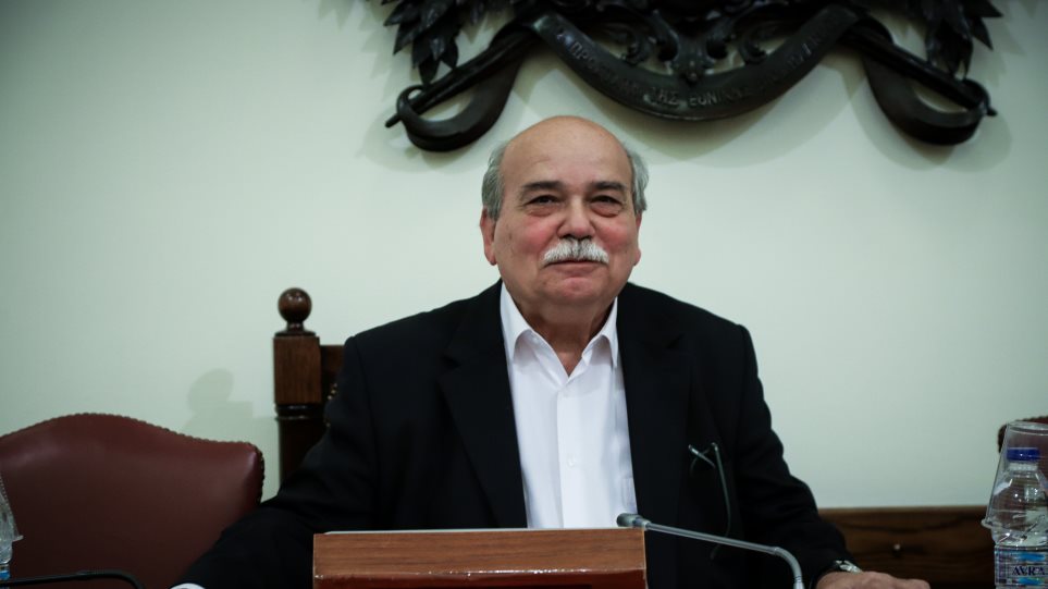 Στην Επιστημονική Επιτροπή της Βουλής στέλνει ο Βούτσης το θέμα Καμμένου