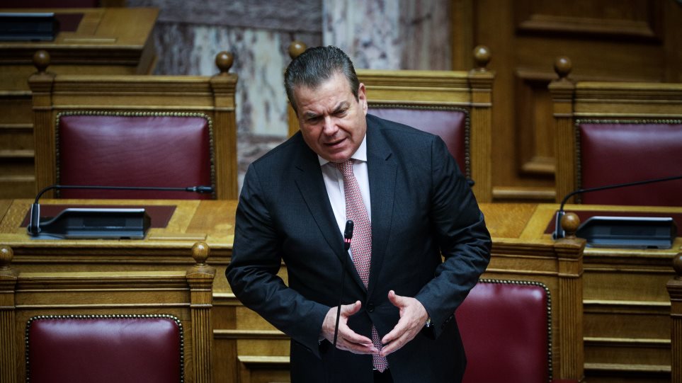 Πετρόπουλος σε μαθητές δημοτικού: Οι άνθρωποι έτρωγαν από τους κάδους, ώσπου ήρθε ο ΣΥΡΙΖΑ