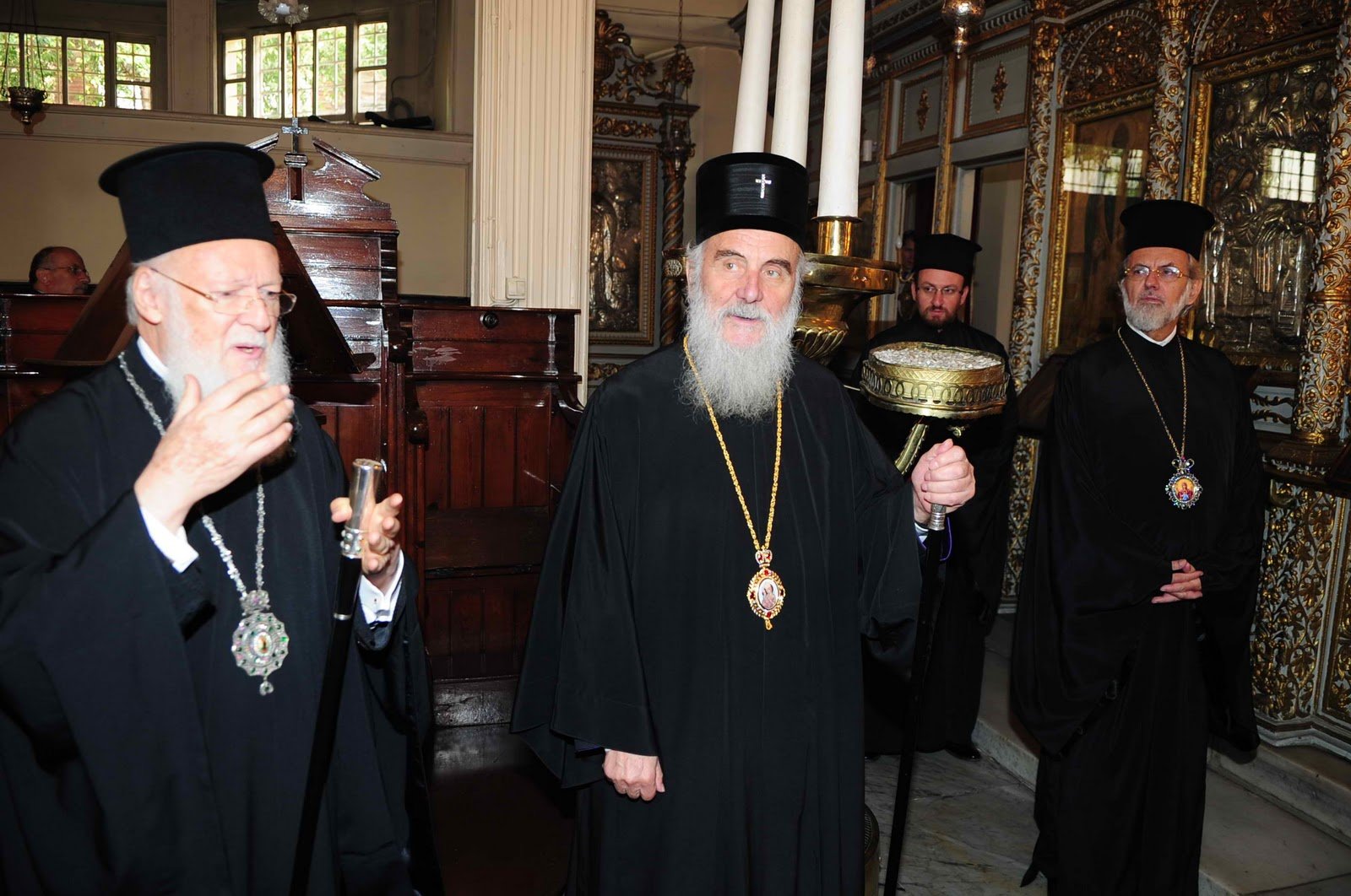 ΒΟΜΒΑ! Τελεσίγραφο Σέρβων στον Βαρθολομαίο! Προς διακοπή κοινωνίας με το Φανάρι!