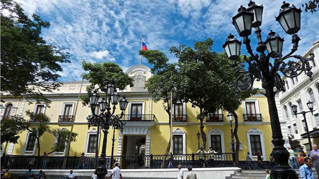 Η Βενεζουέλα καταγγέλλει τις Ηνωμένες Πολιτείες για την προώθηση της “άγριας εκστρατείας” εναντίον της χώρας