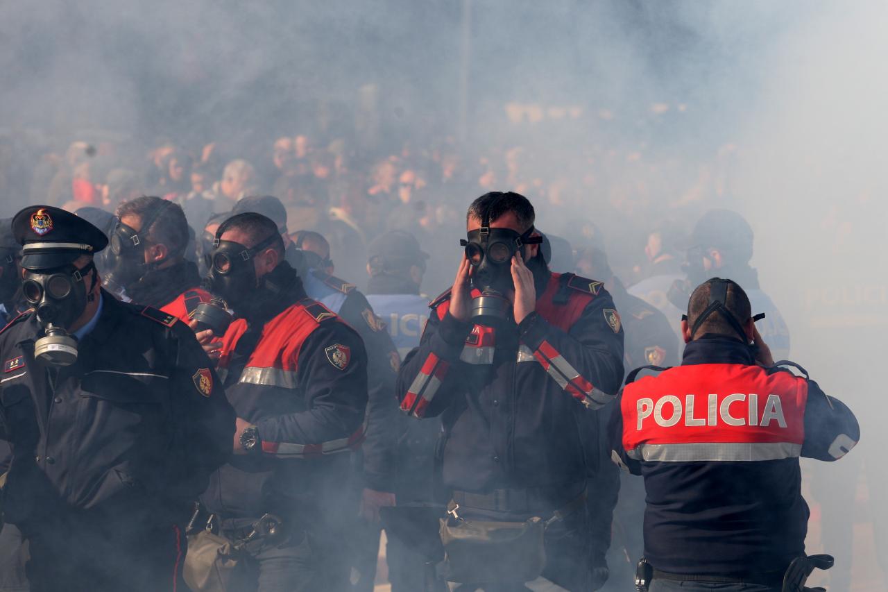 Πολιτική αποσταθεροποίηση στην Αλβανία: Πάνω από 60.000 βροντοφωνάζουν κατά του Ε.Ράμα – Αιματοχυσία φοβάται η ΕΕ