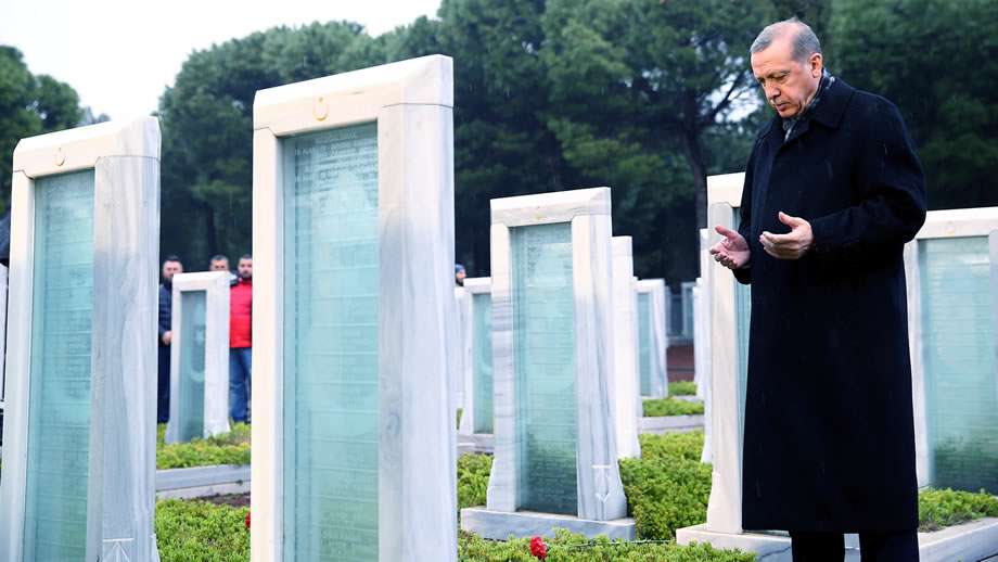 Ταγίπ Ερντογάν: Ο βασιλιάς είναι γυμνός κι εντός κι εκτός Τουρκίας