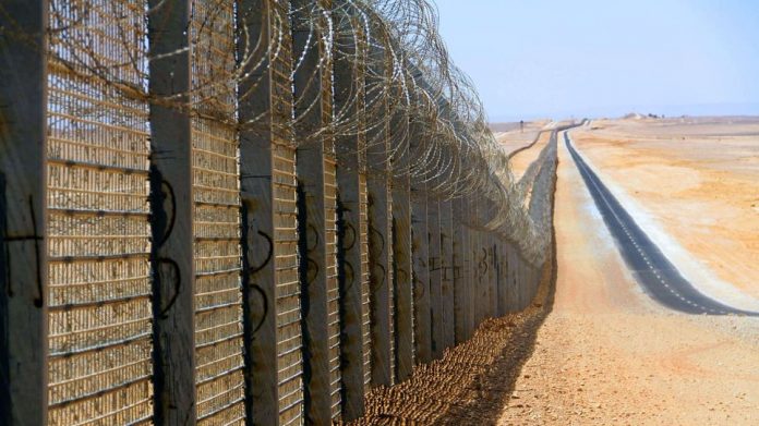 «Εκατοντάδες χιλιόμετρα τείχους θα ανεγερθούν έως το 2020» δηλώνει σύμβουλος του Τραμπ