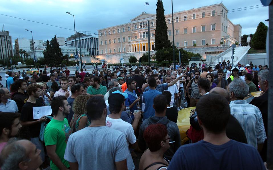 Οι Ρώσοι «χτυπούν» το Μαξίμου – RT: «Ελληνική κόλαση, δέκα χρόνια συνεχούς κρίσης» – Δραματικοί αριθμοί
