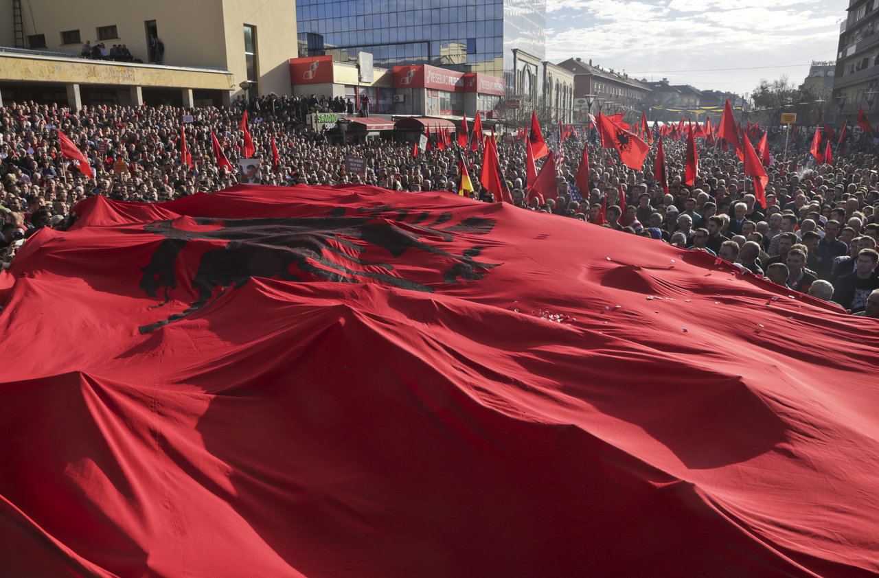Φωτιά στα Βαλκάνια …Χάρτης-πρόκληση από Αλβανούς – «Κόβουν» την Ελλάδα στα δύο: «Δικά μας τα Γιάννενα, η Θεσσαλονίκη και η Λάρισα»