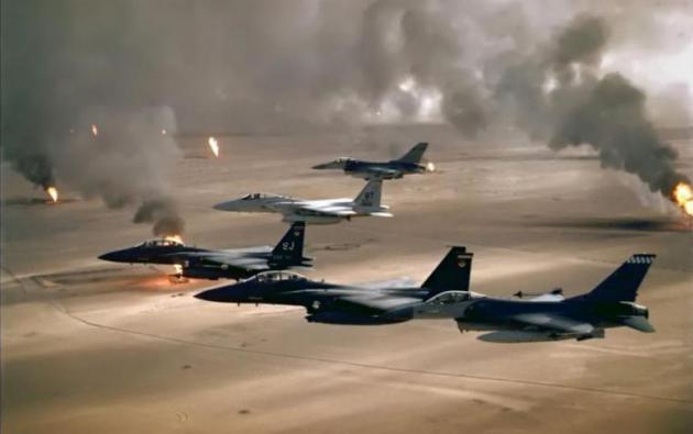 USAF: Εκπληκτικά πλάνα από μαχητικά αεροσκάφη F-16 και επιθετικά ελικόπτερα Apache – ΒΙΝΤΕΟ