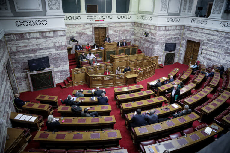 Βόμβα ! Δεν πέρασε το άρθρο 3, αφορά στην θρησκευτική ουδετερότητα. Ψάχνουν τους “αντάρτες” στον ΣΥΡΙΖΑ.