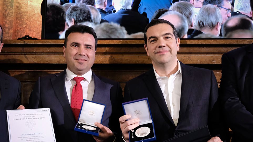 Ο ΤΣΙΠΡΑΣ ΚΟΡΟΪΔΕΥΕΙ ΤΟΝ ΕΛΛΗΝΙΚΟ ΛΑΟ