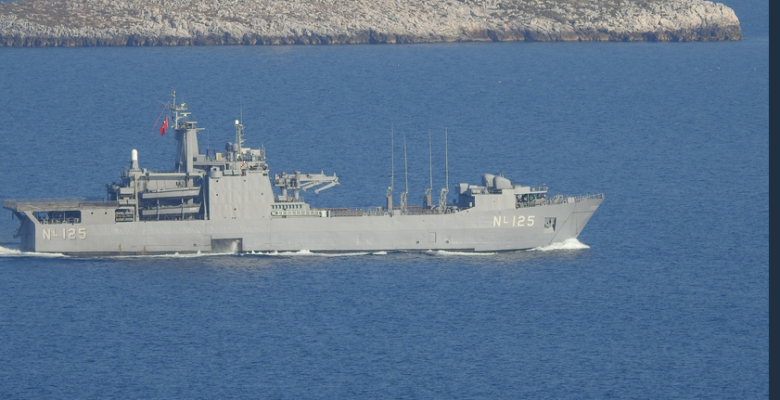 Το Tουρκικό Αμφίβιο «NL125 TCG Osman Gazi » πλέει Βόρεια των Στενών της Χίου !( MaviVatan 2019″ ) video