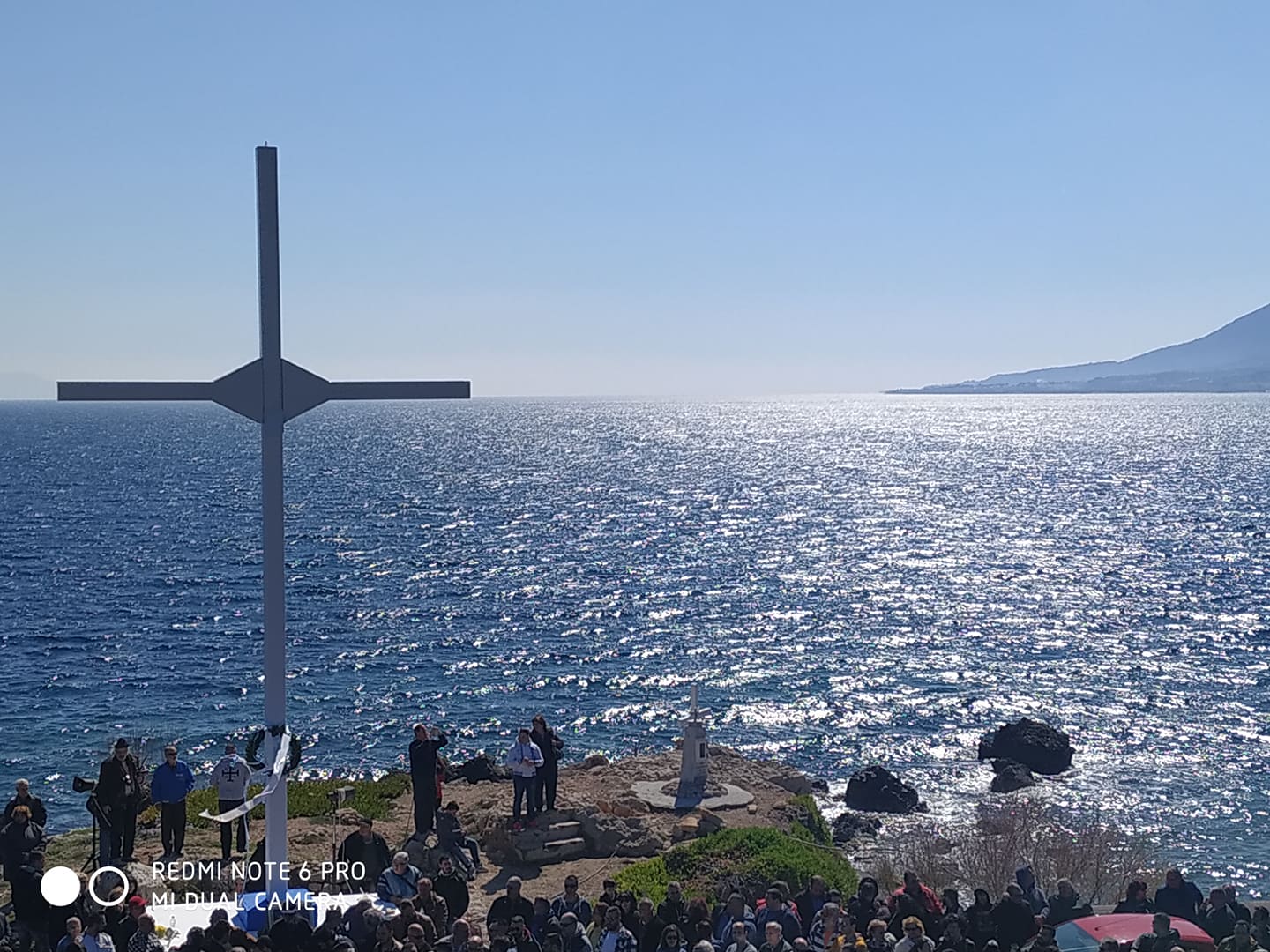 ΒΙΝΤΕΟ ΚΑΙ ΦΩΤΟΓΡΑΦΙΕΣ ΑΠΟ ΤΟΝ ΑΓΙΑΣΜΟ ΣΤΟΝ ΣΤΑΥΡΟ ΣΤΗΝ ΠΑΡΑΛΙΑ ΑΠΕΛΗ ΤΗΣ ΛΕΣΒΟΥ