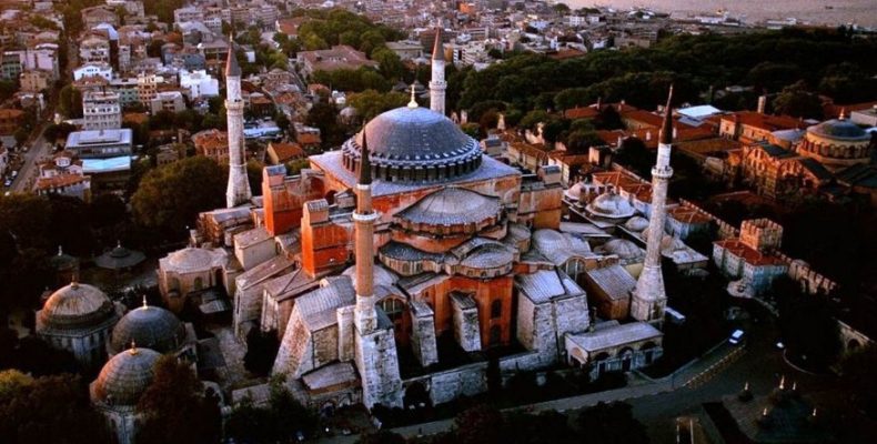 Ερντογάν: Φοβία και εξυπηρέτηση στους Ρώσους πίσω από τις αναφορές του στην Αγία Σοφία!