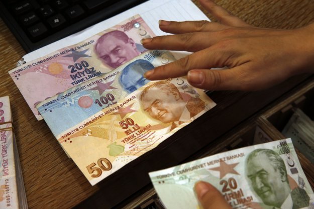 Συνεχίζεται και σήμερα Πέμπτη, η πτώση της τουρκικής λίρας για πέμπτη ημέρα