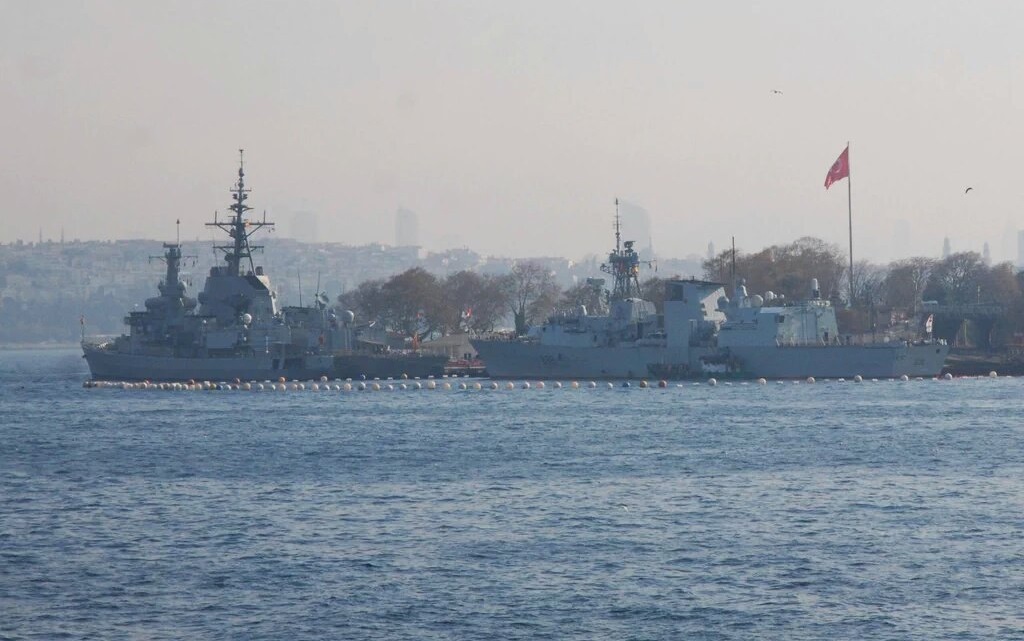 ΔΡ.Κ. ΒΑΡΔΑΚΑΣ Όταν οι Έλληνες εορτάζουν το 1821, οι τούρκοι φυλάνε γύρω- γύρω την ΑΓΙΑ ΣΟΦΙΑ. Τους έμεινε για πάντα ο φόβος από τότε.