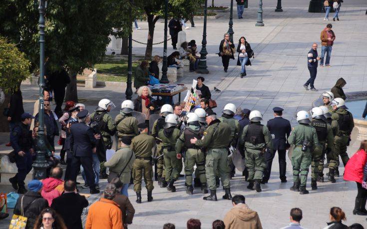 Δύο προσαγωγές στο Σύνταγμα λίγο πριν τη μαθητική παρέλαση