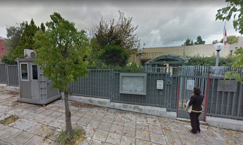 Πέταξαν χειροβομβίδα που εξερράγη στο ρωσικό προξενείο στο Χαλάνδρι