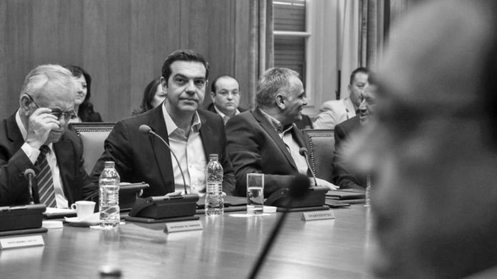 Πολυνομοσχέδιο ρουσφετιών: Μπροστά στην εκλογική συντριβή, μοιράζουν ιθαγένειες σε μετανάστες, κάνουν πάρτι προσλήψεων (διατάξεις)