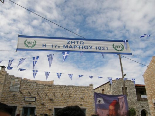 Με το «Μακεδονία Ξακουστή» άνοιξε η Παρέλαση της Μάνης (φωτό)…Παρών και ο αδερφός του Ήρωα των Ιμίων Ν. Βλαχάκος