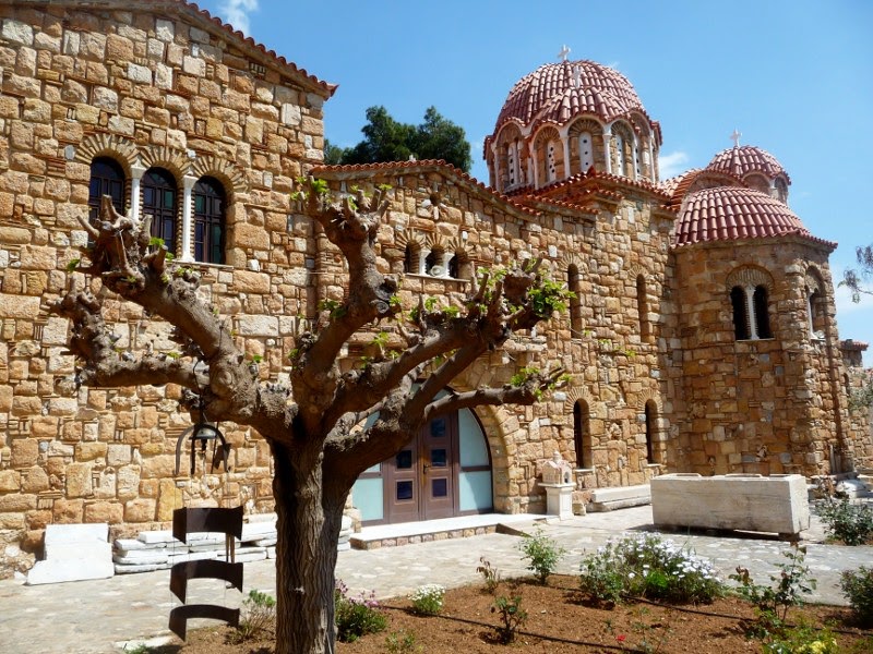 Μία μοναδική ξενάγηση στα άδυτα της Μονής του Αγίου Εφραίμ στη Νέα Μάκρη – Συγκλονιστικές Μαρτυρίες